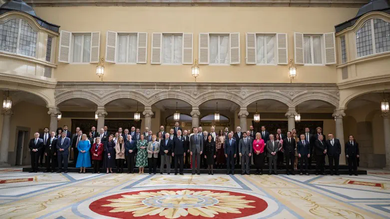 Members of the WJC Executive Committee together with H.M. the King of Spain