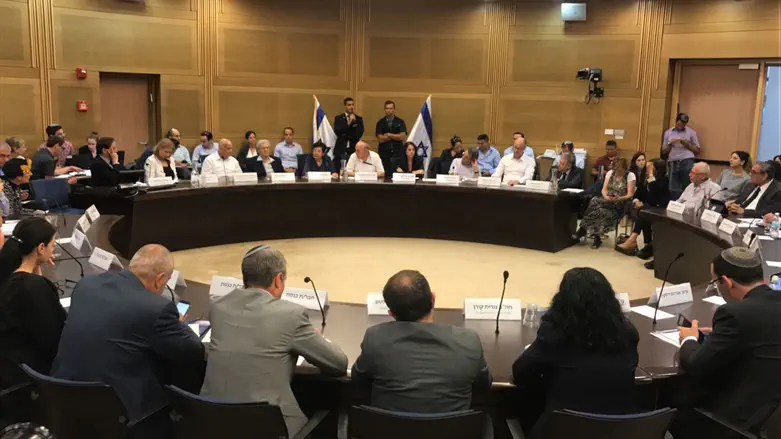 Заседание законодательной комиссии. Иллюстрация