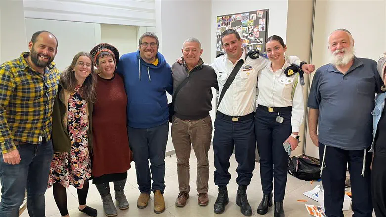 דורון אלמוג ומשפחת יניב