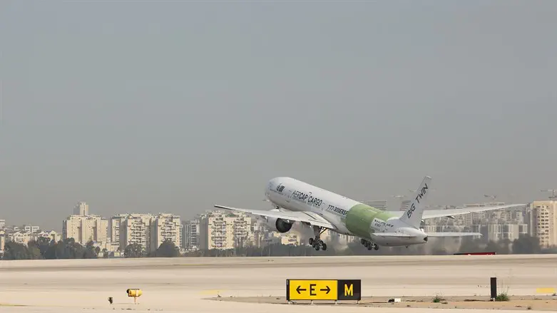 טיסת הניסוי של מטוס בואינג מדגם 777