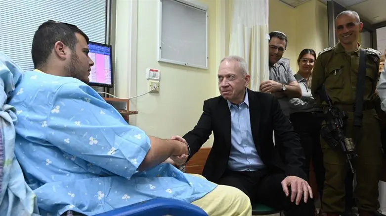 אילון צובל עם השר גלנט