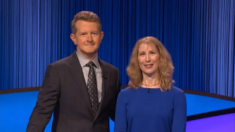 Melissa Klapper stands with "Jeopardy!" host Ken Jennings