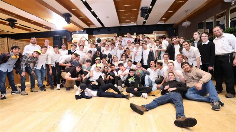 בר המצווה שארגנו תלמידי כיתות י' בישיבת שעלבים