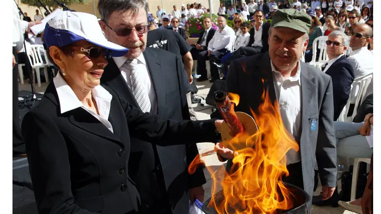 Parents of slain journalist Daniel Pearl light memorial candle