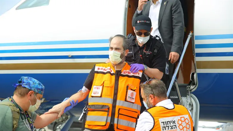 אלי ביר נוחת בישראל בזמן המגיפה