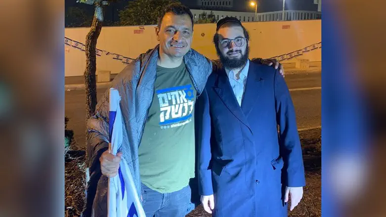 אופיר כורזים והחסיד