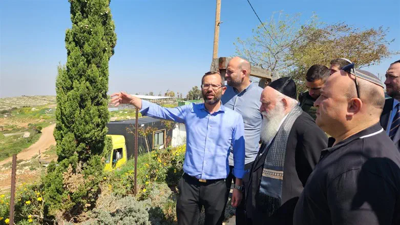 גולדקנופף בביקור