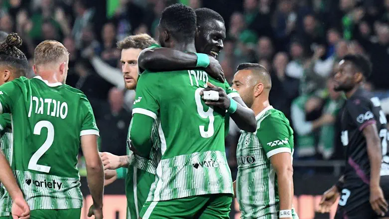 פיירו חוגג עם החברים הערב