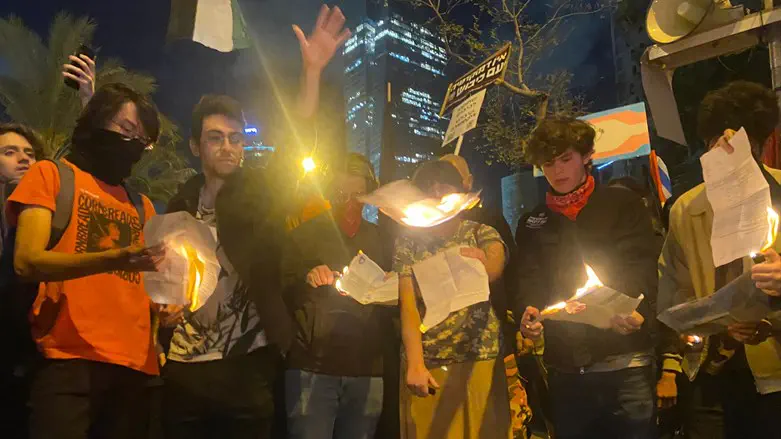 נערים מציתים צווי גיוס