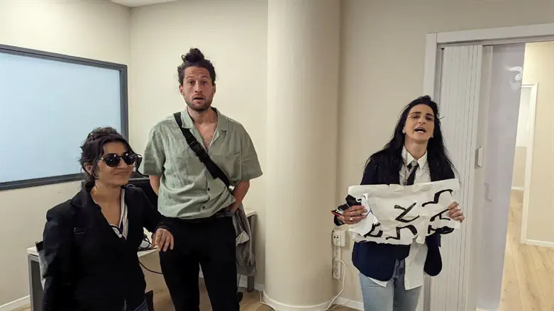 הפריצה למשרדי קהלת, השבוע