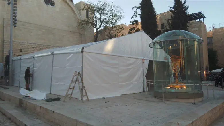 אחד האוהלים