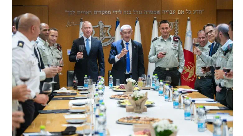 PM Netanyahu giving Passover toast