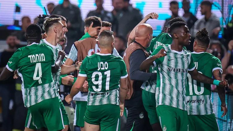 שחקני חיפה חוגגים שיוויון דרמטי