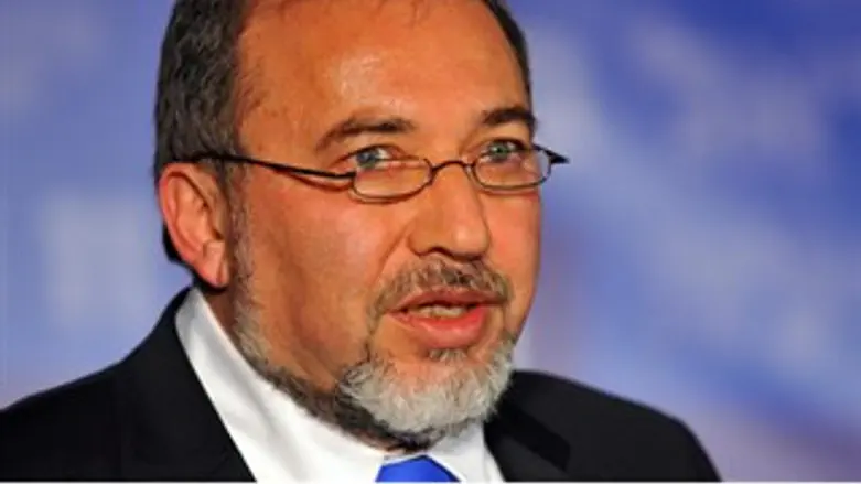 מתחיל לדבר רוסית. המשרד של ליברמן