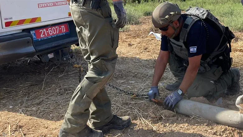Саперы ЦАХАЛ обезвреживают вражескую ракету