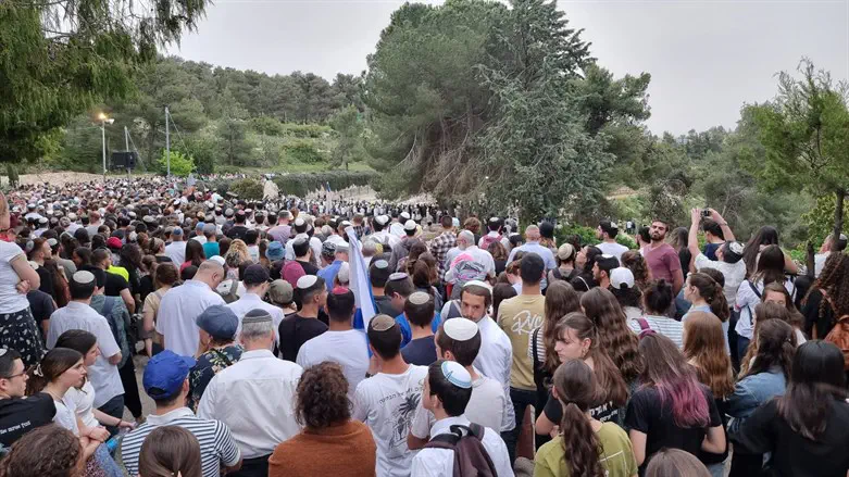 הלווית רינה ומאיה די 