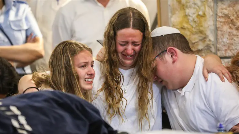 הלווית מאיה ורינה די