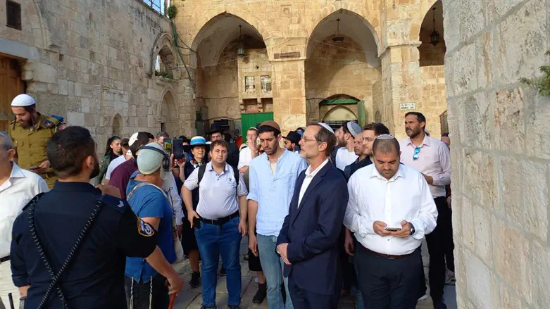 מבקרים בהר הבית