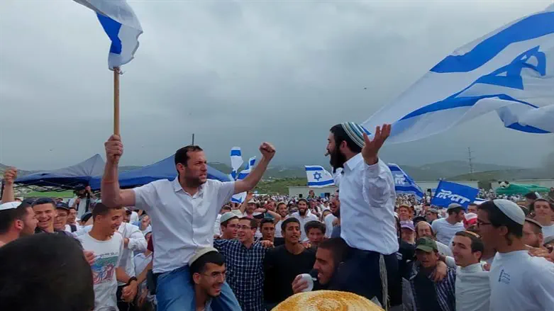 המשתתפים באביתר