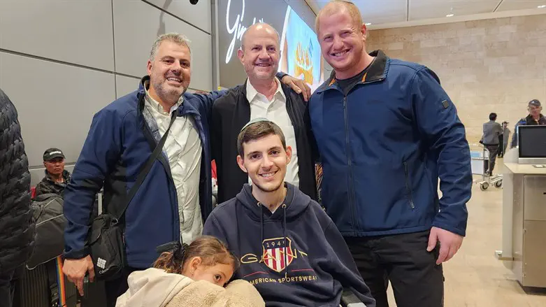 הפצוע בניה פרץ יוצא לטיפול בתאילנד