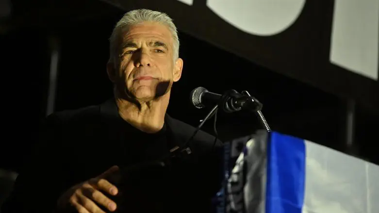 Yair Lapid at protest in Netanya