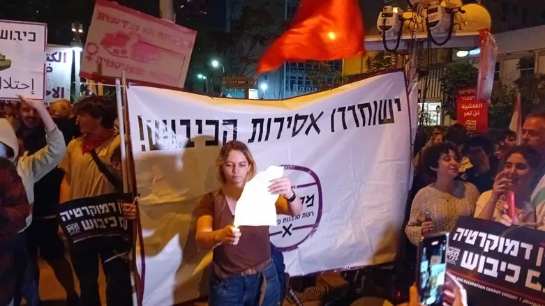 Teens burn IDF draft notices at an anti-judicial reform demonstration Saturday