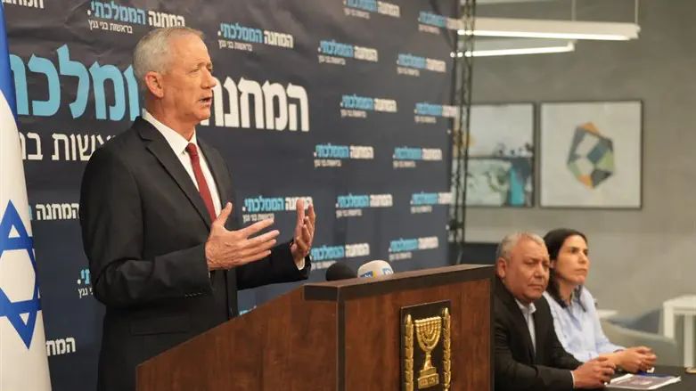 בני גנץ וגדי איזנקוט בהצגת מתווה הגיוס