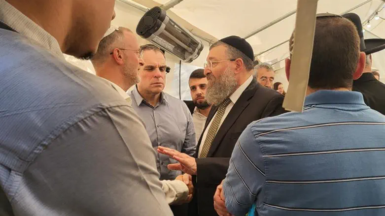 יואב בן צור בבית משפחת די