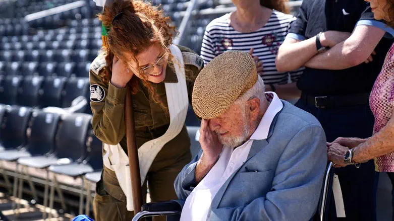 Yaakov Meir Dimenstein and his granddaughter Rina