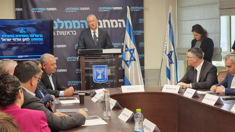 בני גנץ