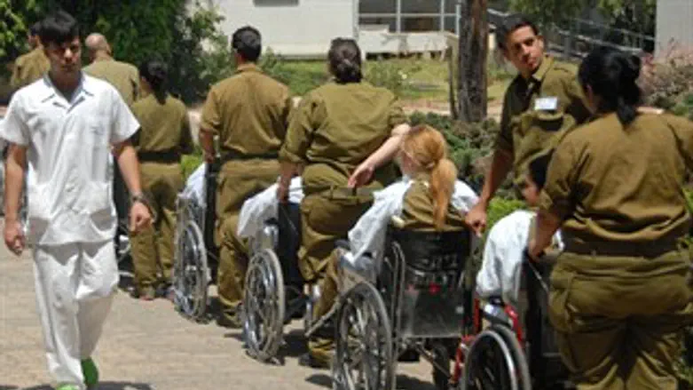 פינוי של נפגעים מדומים מהמוסד ע"י כוחות פיקוד
