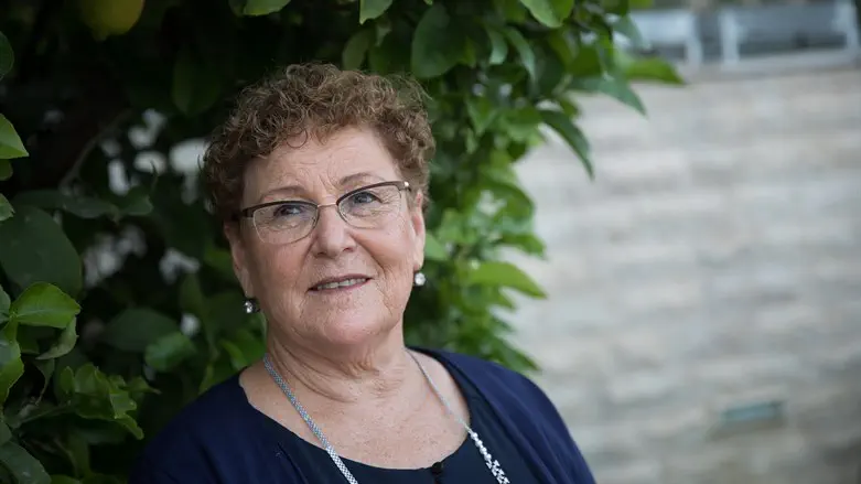 Мириам Перец