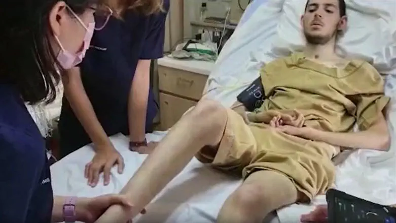 Benaya Peretz moves his leg