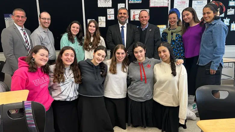 היכרות ולמידה. אופיר סופר בטורונטו