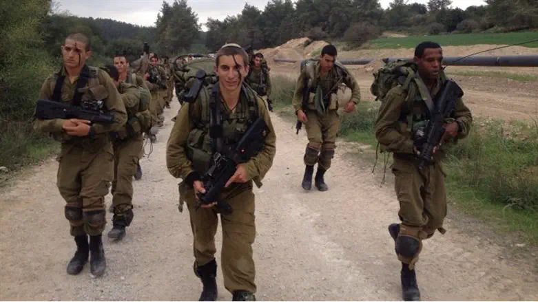 Адар Голдин с солдатами своего подразделения