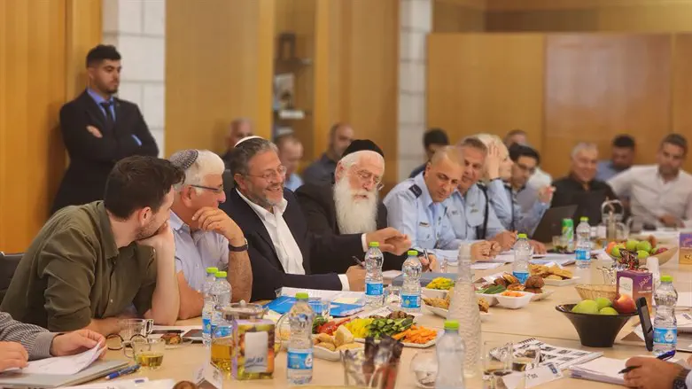 דיון הערכות לקראת ההילולא במירון