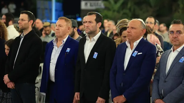 יוסי דגן עם משה לוי ואייזיק אסא