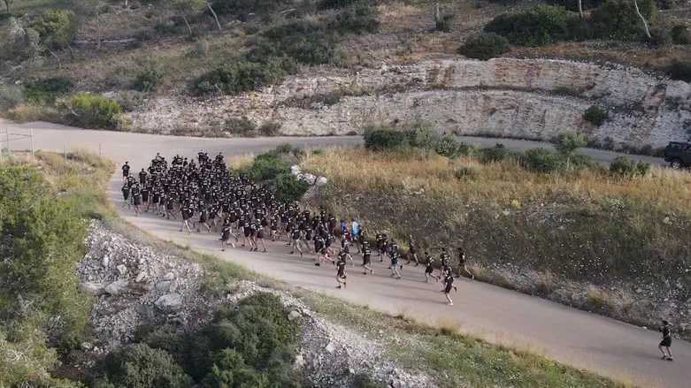 שייטת 13 רצים לזכר הנופלים