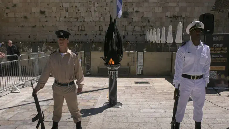 צפירה בכותל המערבי