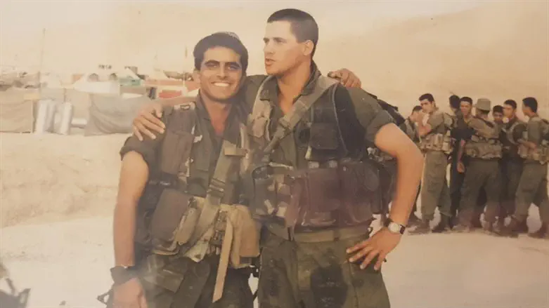 אופיר סופר במהלך שירותו עם תום קרין הי"ד