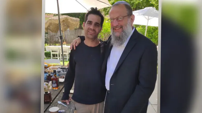 הרב חיים גנץ ואביב גפן