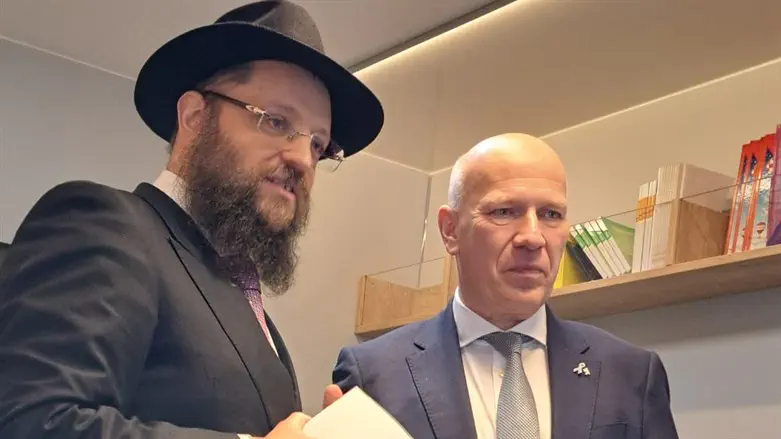 הרב טייכטל עם ראש עיריית ברלין