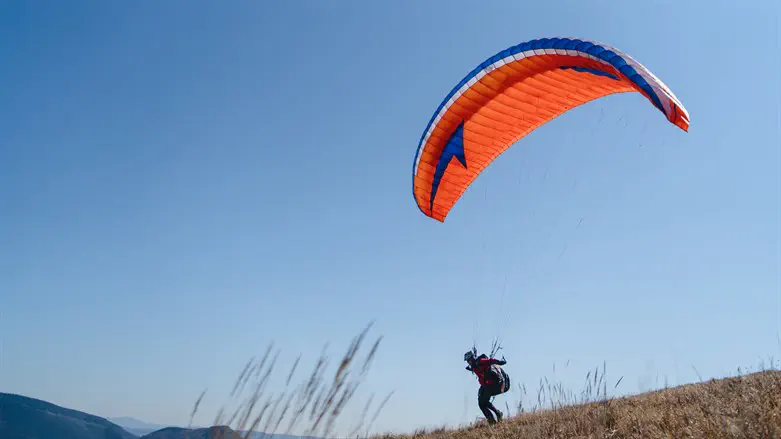 parachuting (illustration)