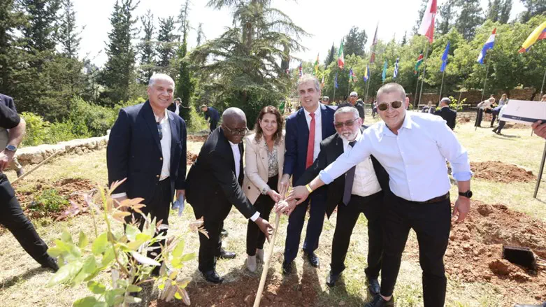 השר כהן בטקס הנטיעה