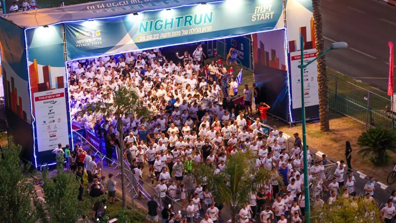 מרוץ הלילה של פתח תקוה. חוויה אורבנית
