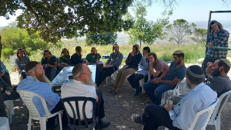 תלמידי הישיבות התיכוניות בישיבת חומש