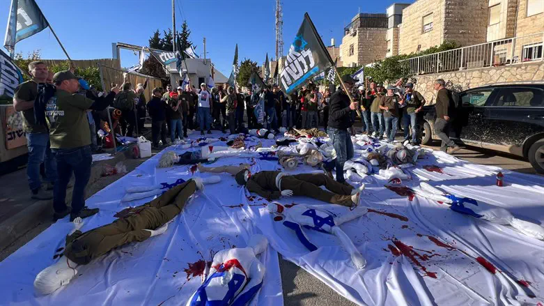 Reservists protest judicial reforms