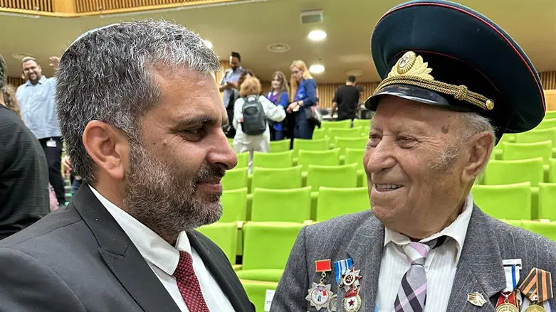 השר סופר באירוע