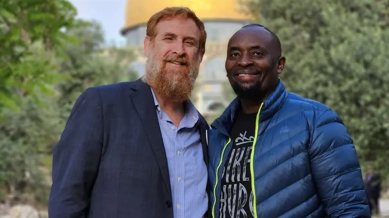 דניס נתמבי ויהודה גליק
