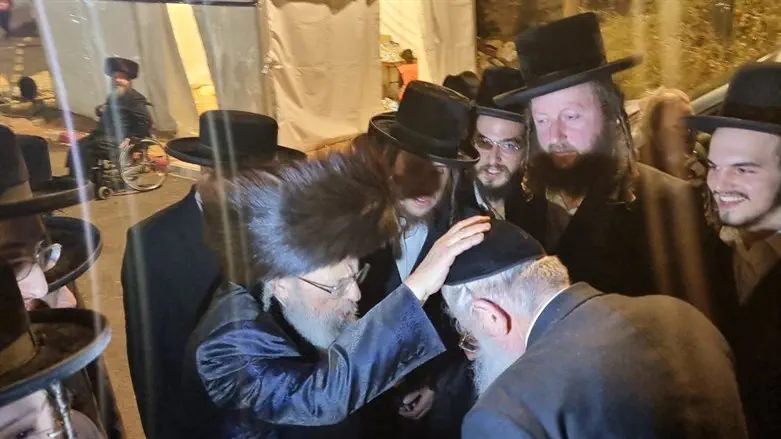 העניק ברכתו